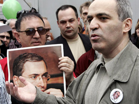 Гарри Каспаров на митинге в поддержку Ходорковского, фото с сайта РИА "Новости"