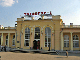 Вокзал г. Таганрог. Фото с сайта www.poezda.net