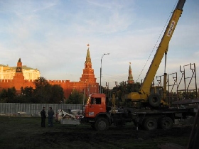 Стройка у стен Кремля. Фото: пресс-служба Общественной коалиции в защиту Москвы