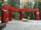 Мемориал в Катыни, вход на аллеи польского и российского кладбищ. Источник - ru.wikipedia.org