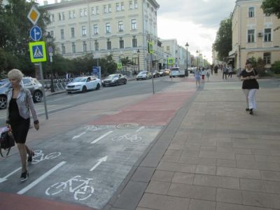 Москва, ул. Герцена, велодорожки без велосипедов. Фото: sapojnik.livejournal.com Москва, ул. Герцена, велодорожки без велосипедов. Фото: sapojnik.livejournal.com